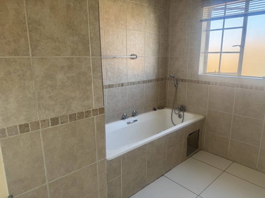 To Let 3 Bedroom Property for Rent in Noordwyk Gauteng