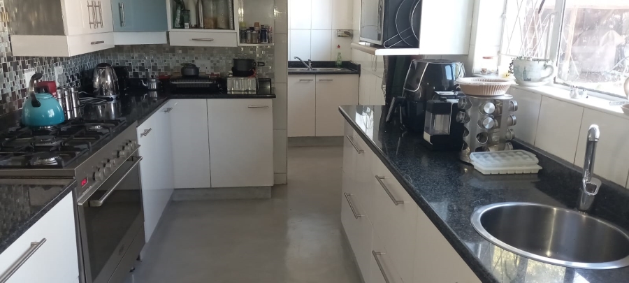 3 Bedroom Property for Sale in Brackendowns Gauteng