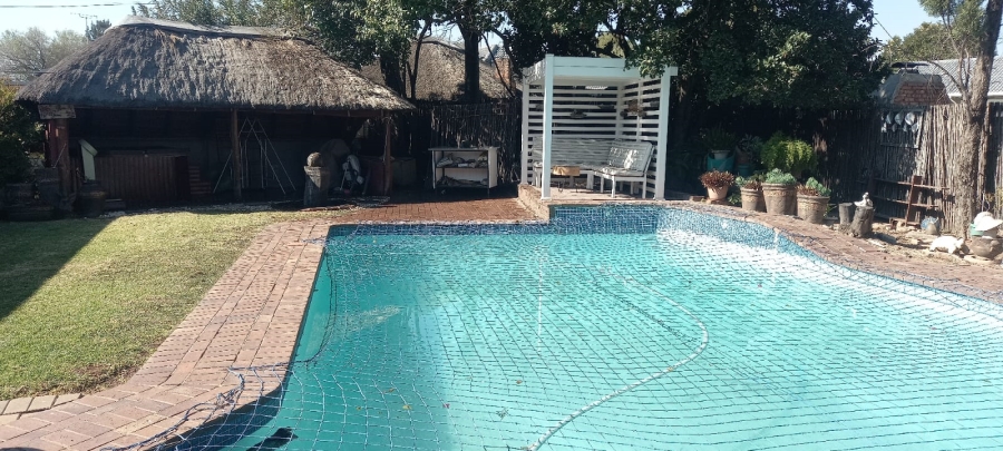 3 Bedroom Property for Sale in Brackendowns Gauteng