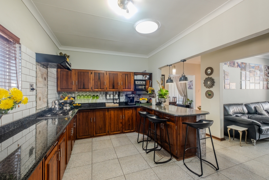 4 Bedroom Property for Sale in Waterkloof Ridge Gauteng