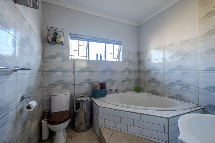 4 Bedroom Property for Sale in Waterkloof Ridge Gauteng