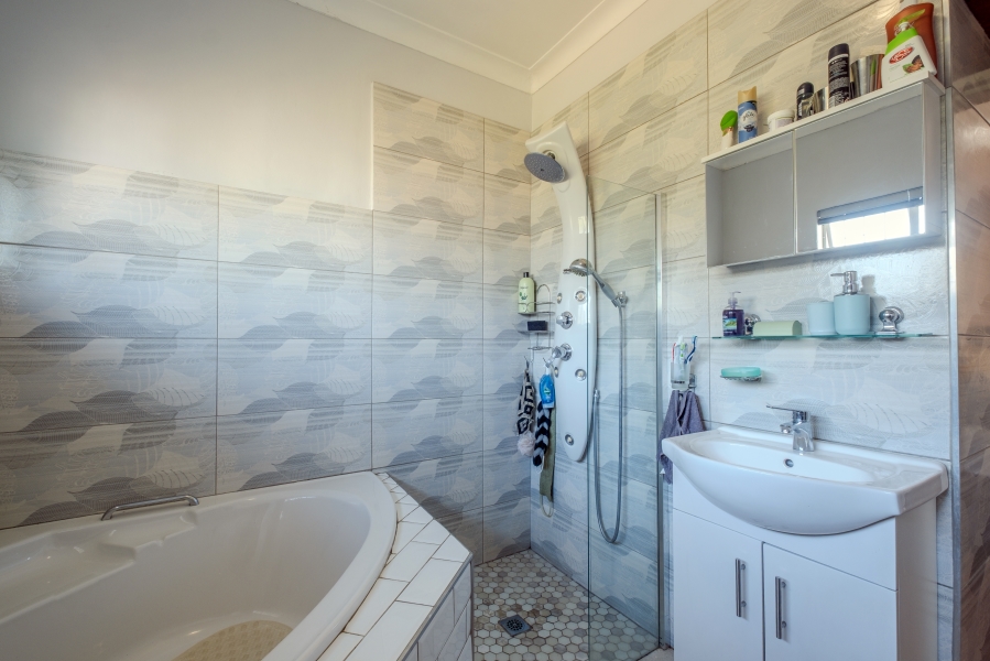 4 Bedroom Property for Sale in Waterkloof Ridge Gauteng