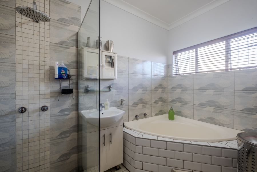 4 Bedroom Property for Sale in Waterkloof Ridge Gauteng
