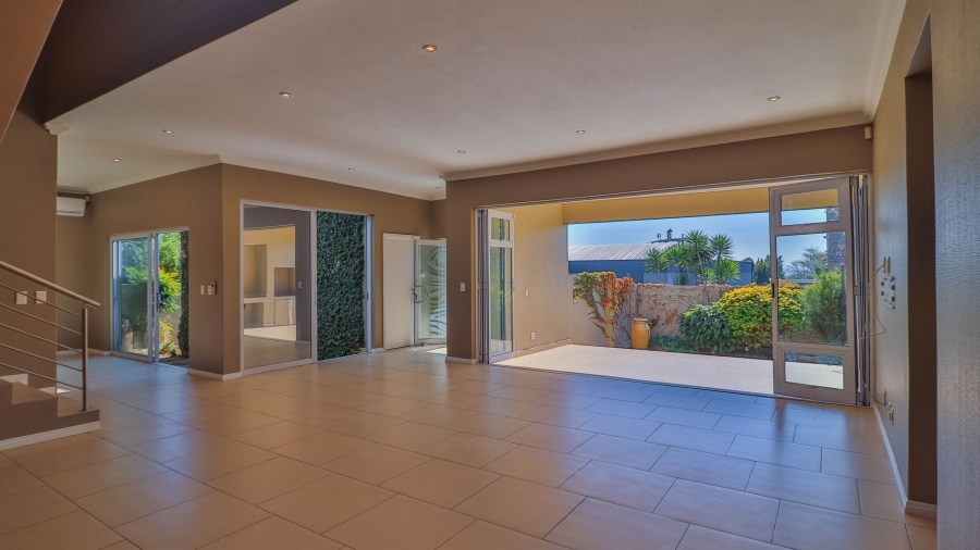 To Let 3 Bedroom Property for Rent in Thorn Valley Estate Gauteng