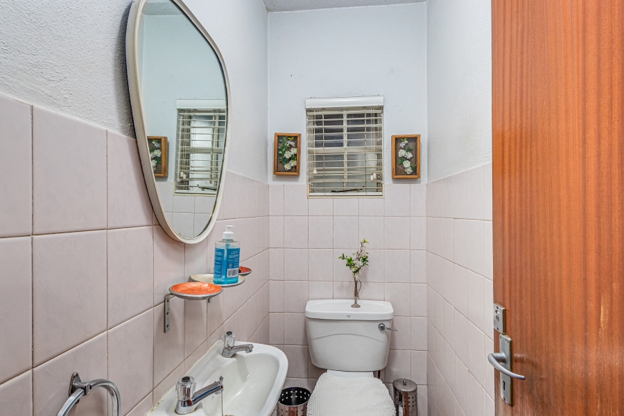 6 Bedroom Property for Sale in Lanseria Gauteng