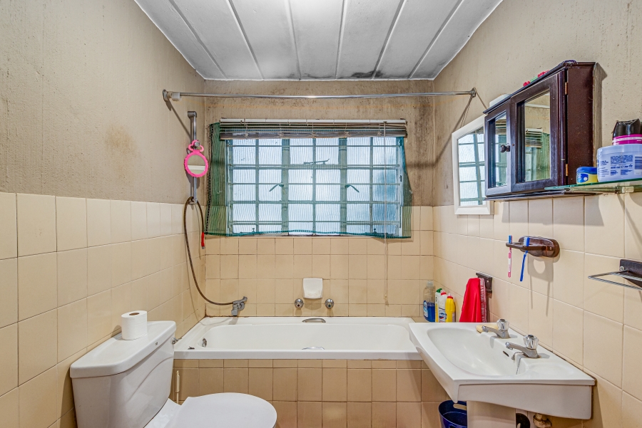 6 Bedroom Property for Sale in Lanseria Gauteng