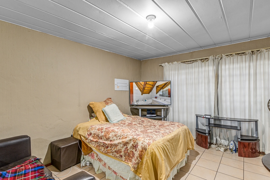 6 Bedroom Property for Sale in Lanseria Gauteng