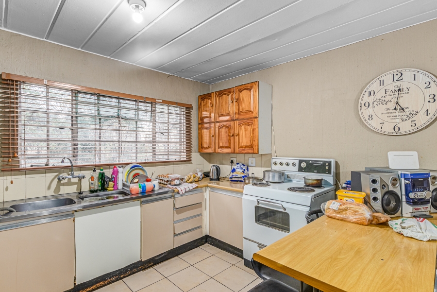6 Bedroom Property for Sale in Lanseria Gauteng
