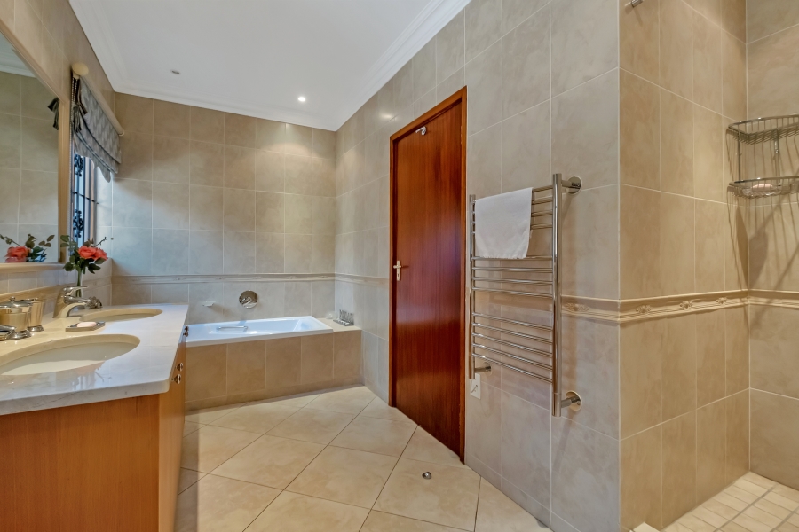 5 Bedroom Property for Sale in Bryanston East Gauteng