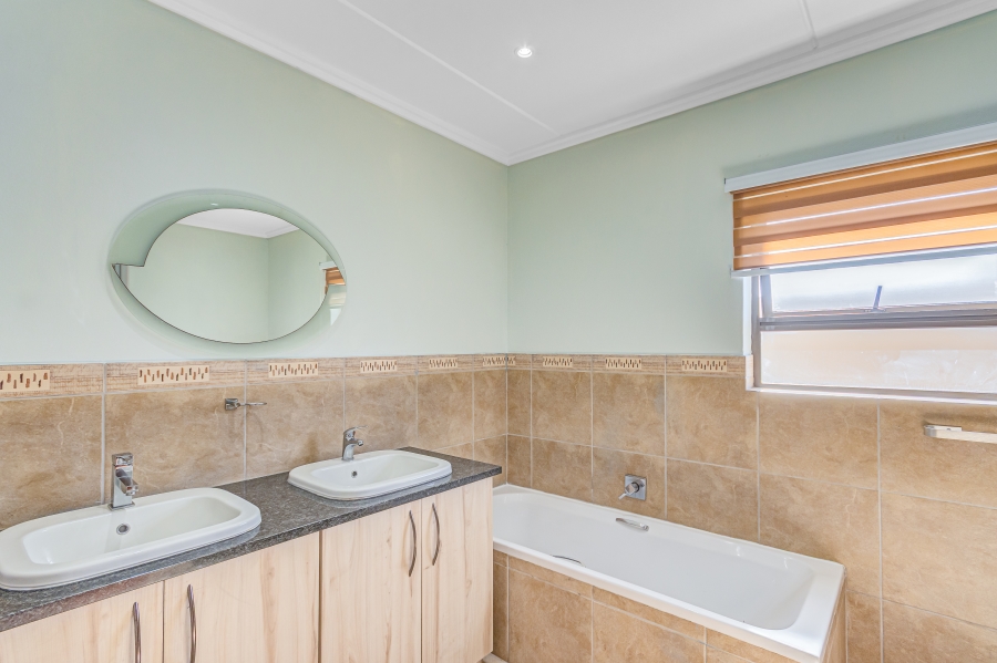 To Let 3 Bedroom Property for Rent in Kyalami Hills Gauteng