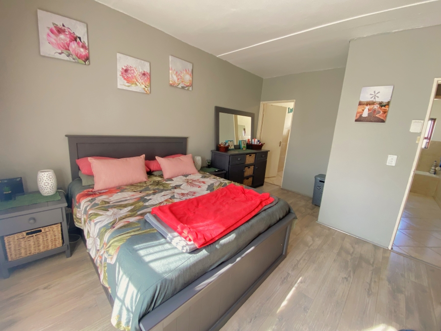 3 Bedroom Property for Sale in Sugar Bush Estate Gauteng