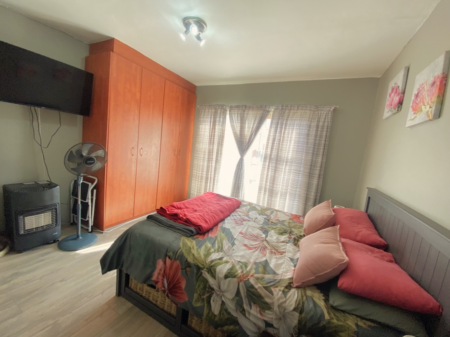 3 Bedroom Property for Sale in Sugar Bush Estate Gauteng