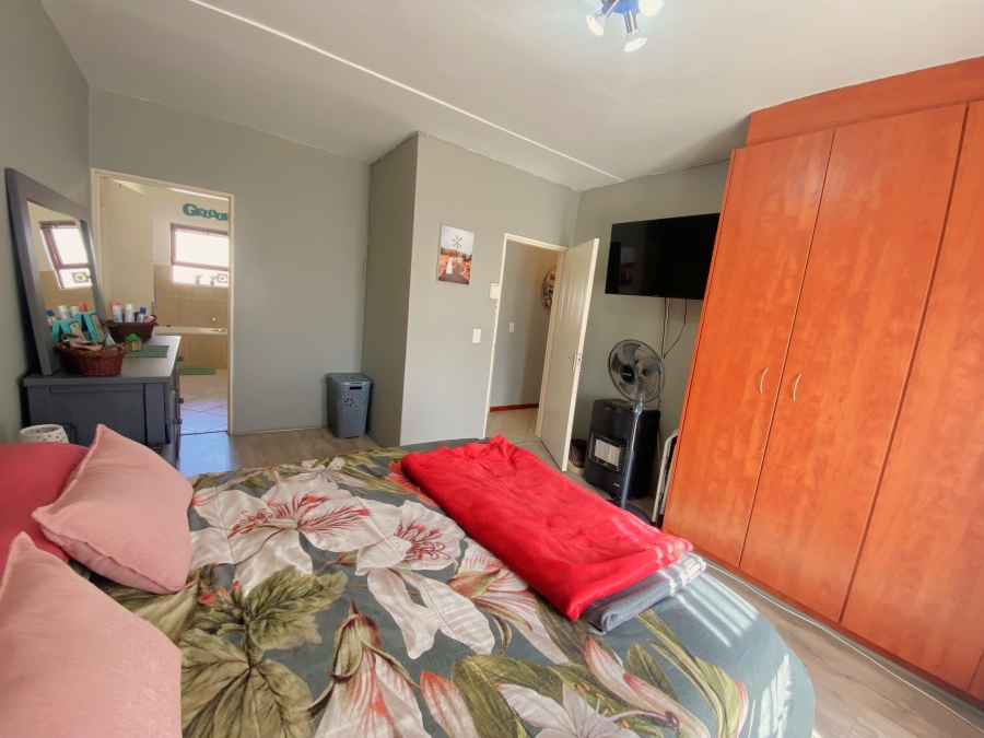 3 Bedroom Property for Sale in Sugar Bush Estate Gauteng