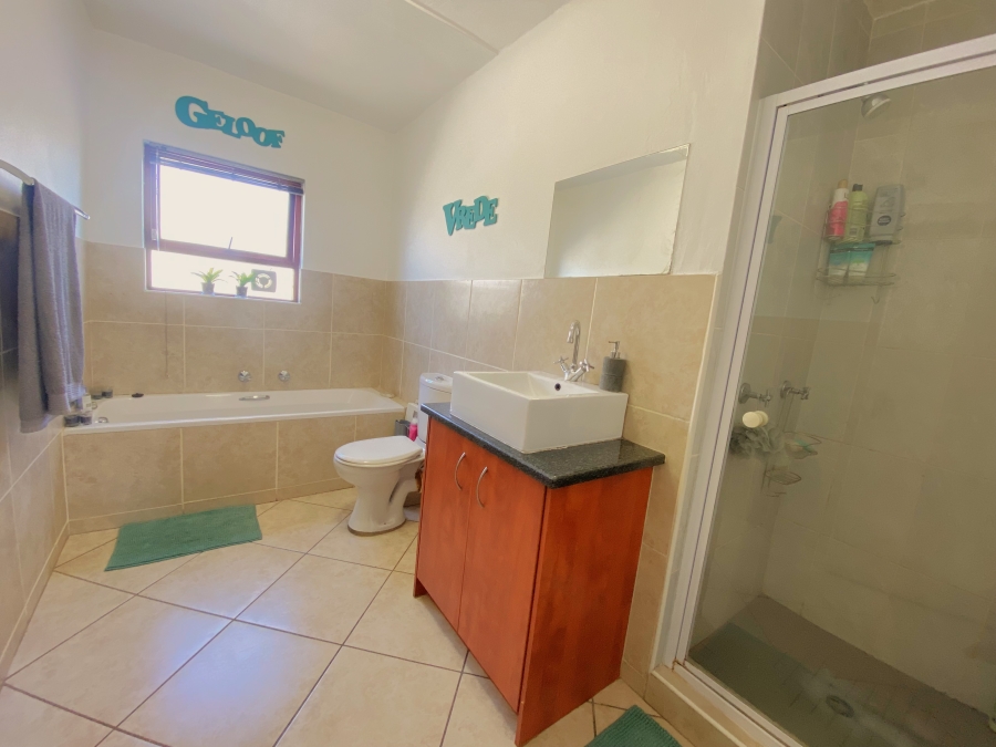 3 Bedroom Property for Sale in Sugar Bush Estate Gauteng