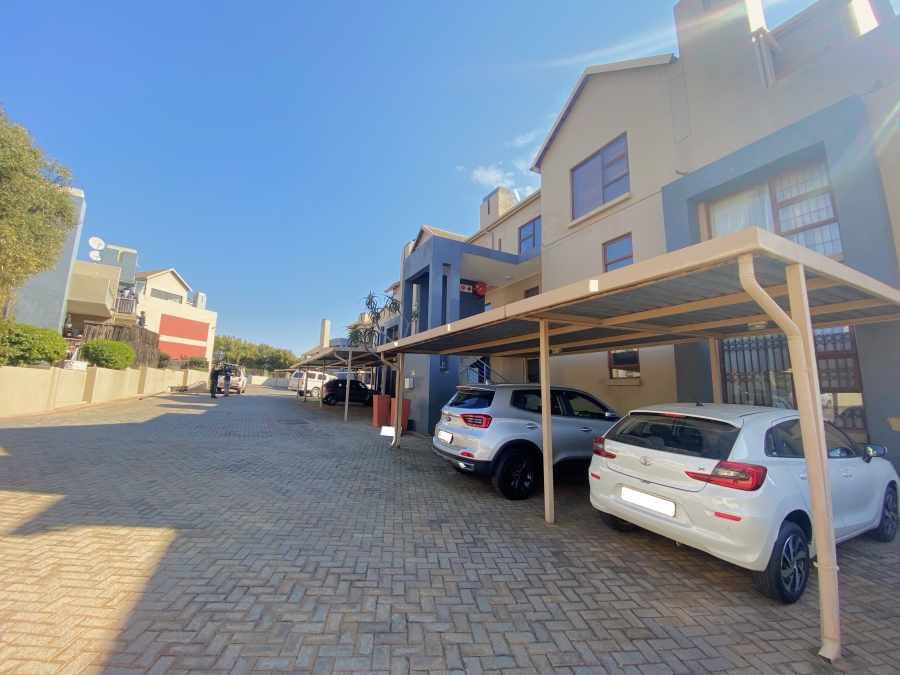 3 Bedroom Property for Sale in Sugar Bush Estate Gauteng