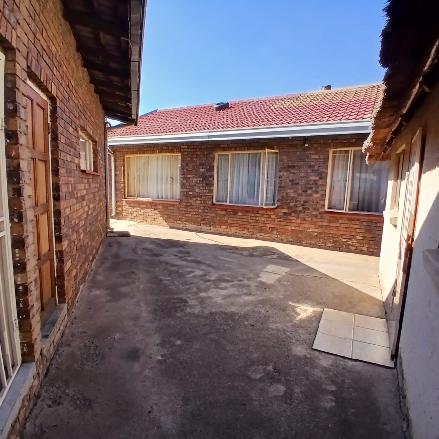 2 Bedroom Property for Sale in Vosloorus Ext 2 Gauteng