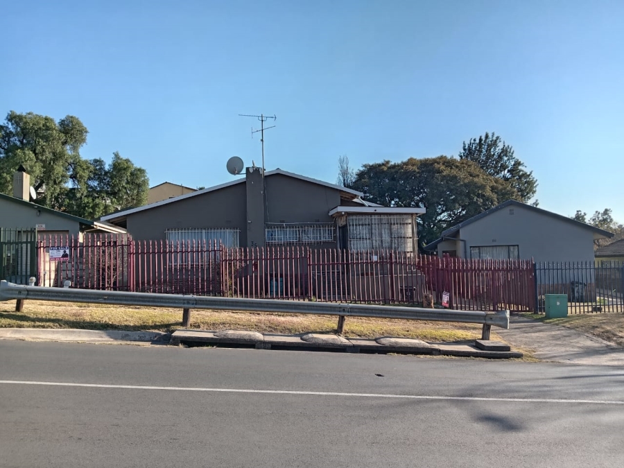 3 Bedroom Property for Sale in Lindhaven Gauteng