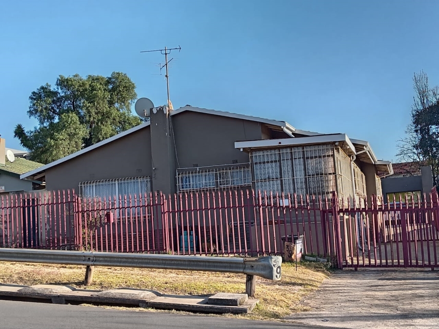 3 Bedroom Property for Sale in Lindhaven Gauteng