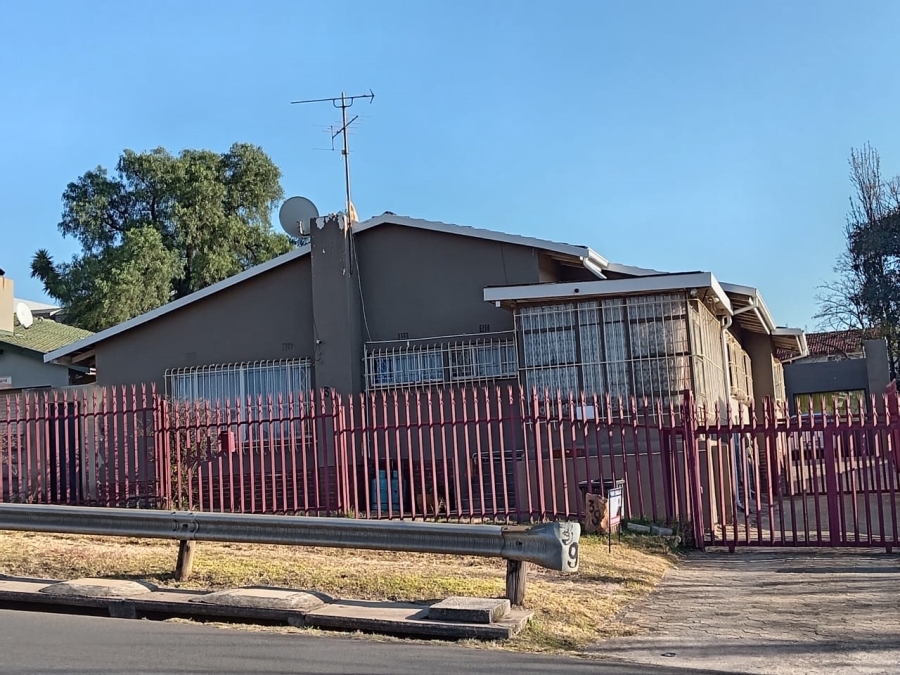 3 Bedroom Property for Sale in Lindhaven Gauteng