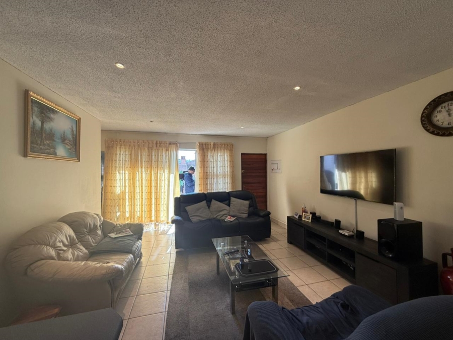 2 Bedroom Property for Sale in Glenanda Gauteng