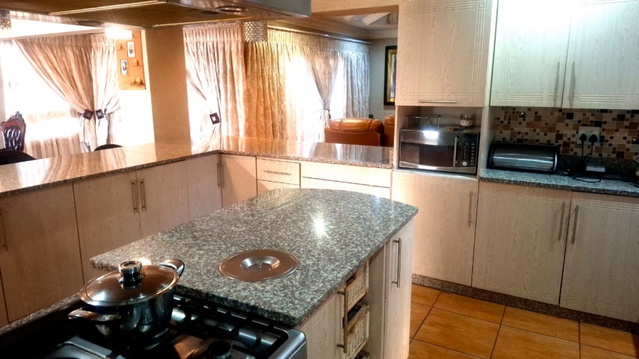 5 Bedroom Property for Sale in Magaliesberg Country Estate Gauteng