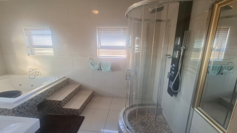5 Bedroom Property for Sale in Magaliesberg Country Estate Gauteng