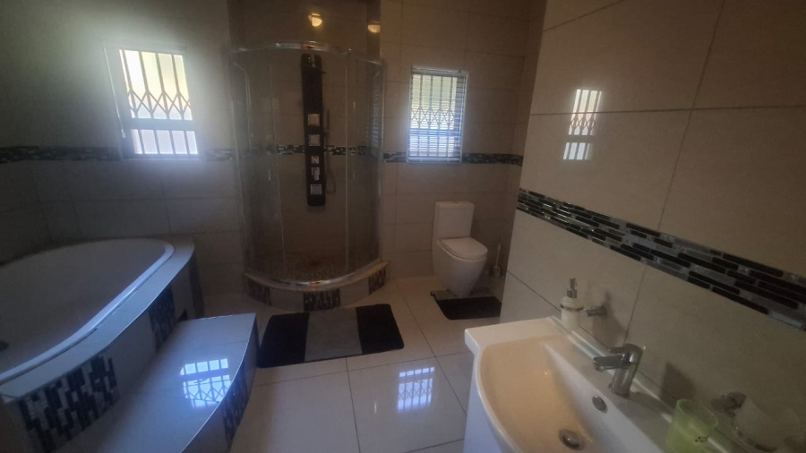 5 Bedroom Property for Sale in Magaliesberg Country Estate Gauteng