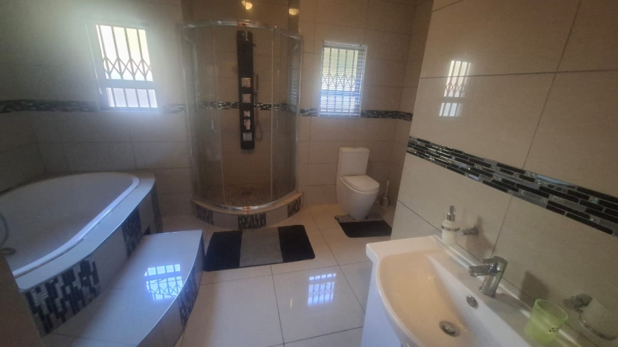 5 Bedroom Property for Sale in Magaliesberg Country Estate Gauteng