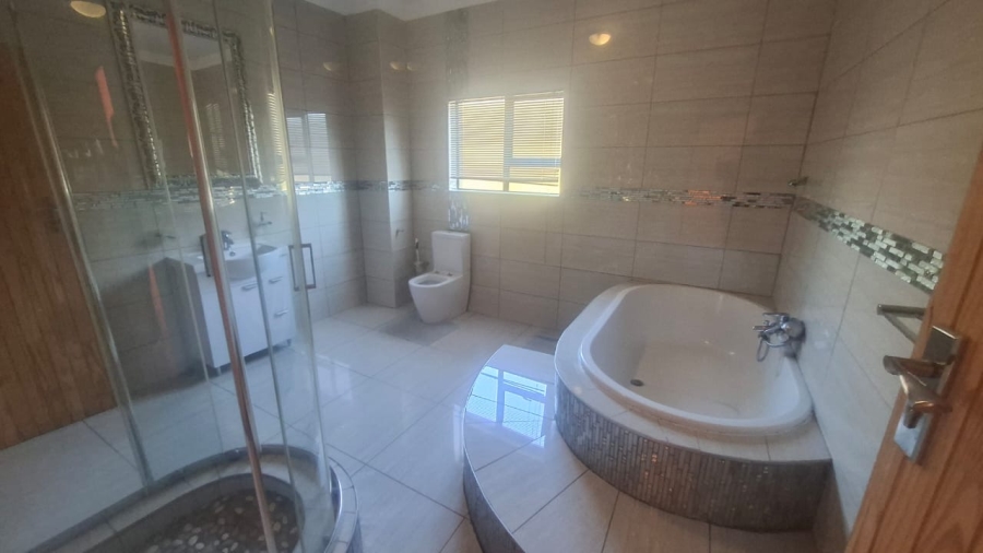 5 Bedroom Property for Sale in Magaliesberg Country Estate Gauteng