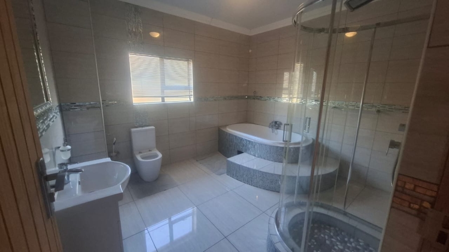 5 Bedroom Property for Sale in Magaliesberg Country Estate Gauteng