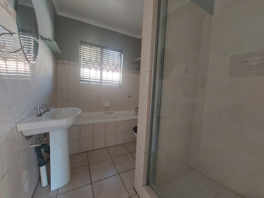 2 Bedroom Property for Sale in Die Wilgers Gauteng