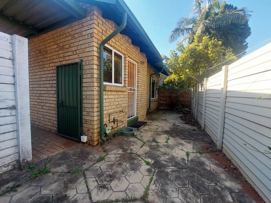 2 Bedroom Property for Sale in Die Wilgers Gauteng