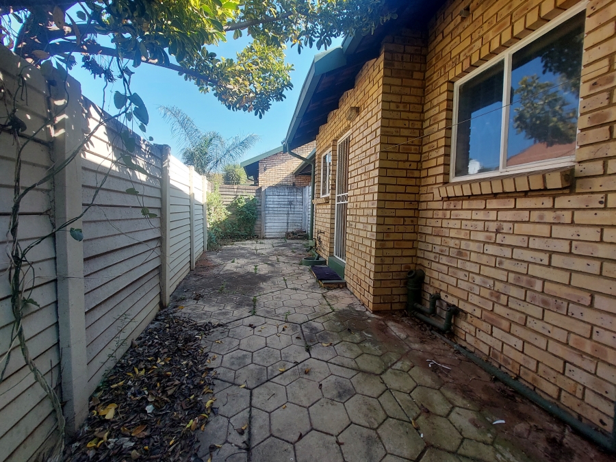 2 Bedroom Property for Sale in Die Wilgers Gauteng
