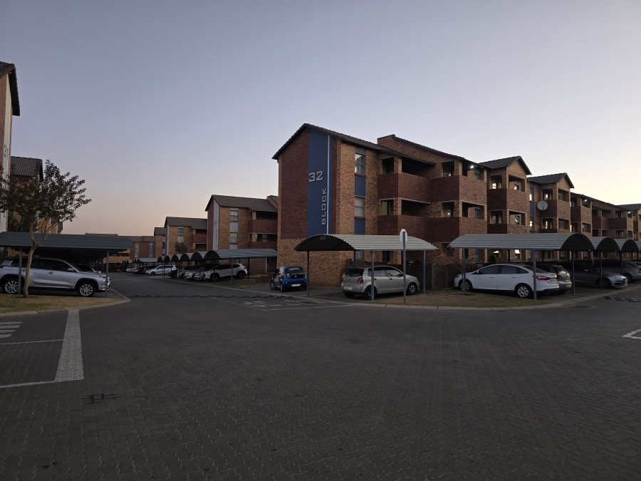 To Let 2 Bedroom Property for Rent in Olifantsvlei Gauteng