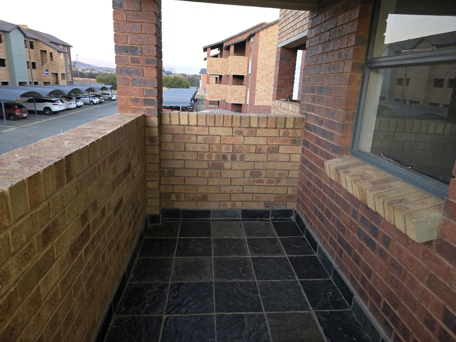 To Let 2 Bedroom Property for Rent in Olifantsvlei Gauteng