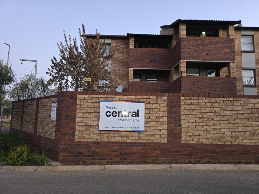 To Let 2 Bedroom Property for Rent in Olifantsvlei Gauteng