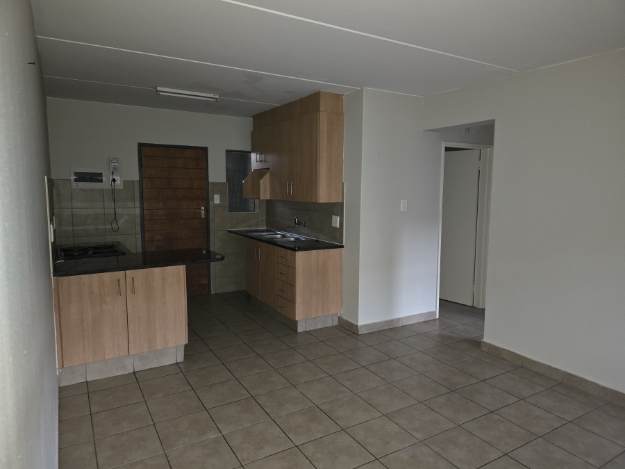 To Let 2 Bedroom Property for Rent in Olifantsvlei Gauteng