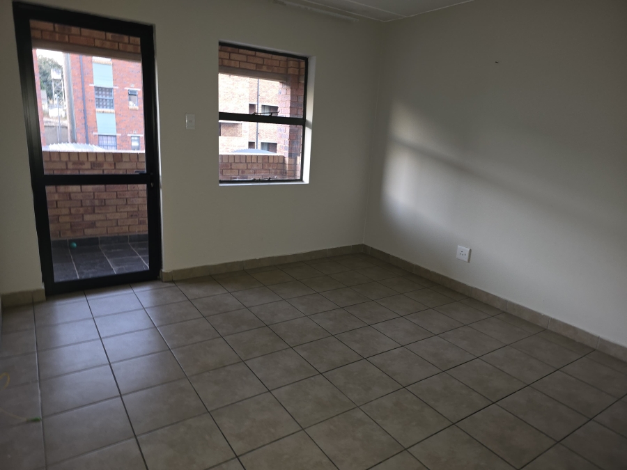 To Let 2 Bedroom Property for Rent in Olifantsvlei Gauteng