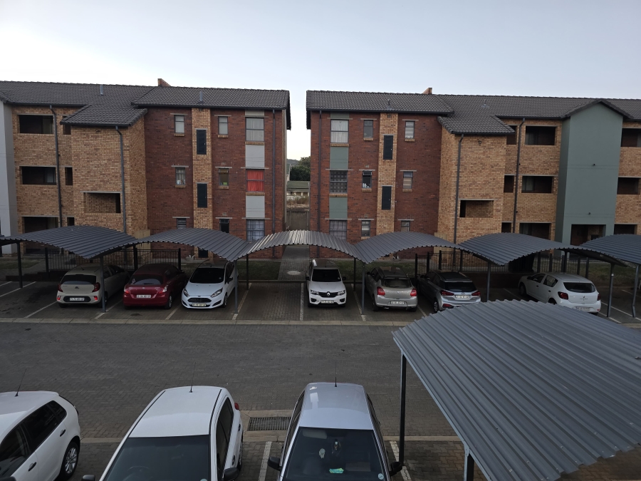 To Let 2 Bedroom Property for Rent in Olifantsvlei Gauteng