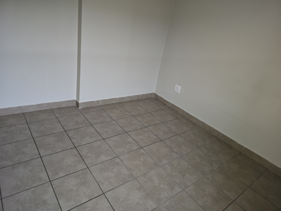 To Let 2 Bedroom Property for Rent in Olifantsvlei Gauteng