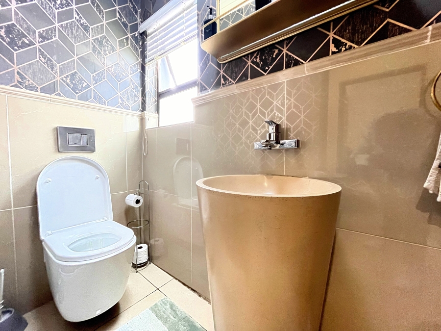 4 Bedroom Property for Sale in Blue Valley Golf Estate Gauteng