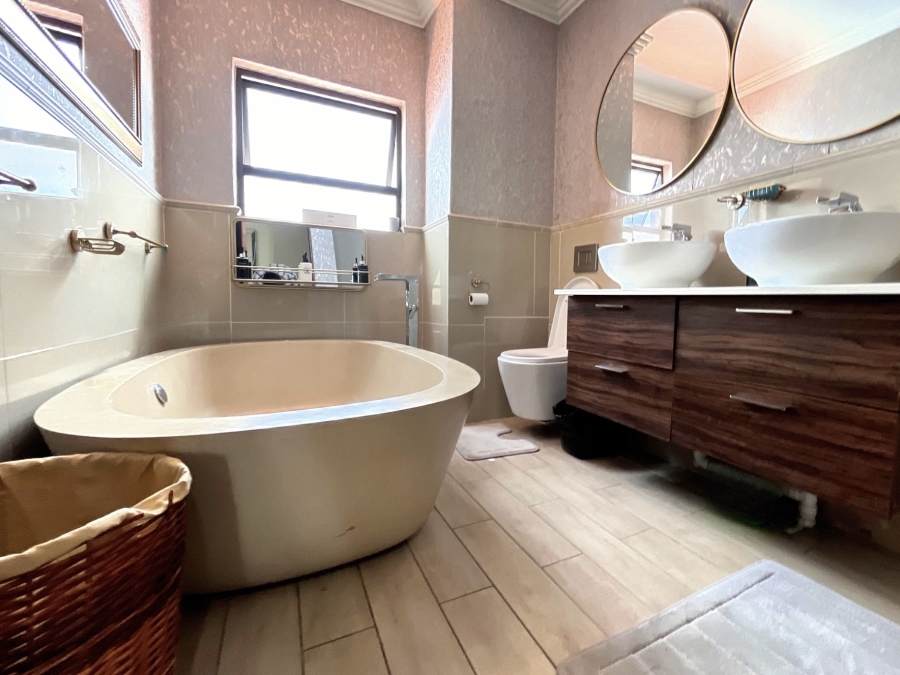 4 Bedroom Property for Sale in Blue Valley Golf Estate Gauteng