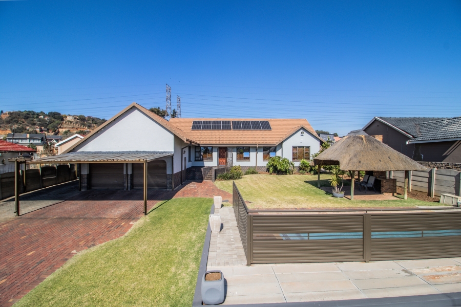 5 Bedroom Property for Sale in Glenanda Gauteng