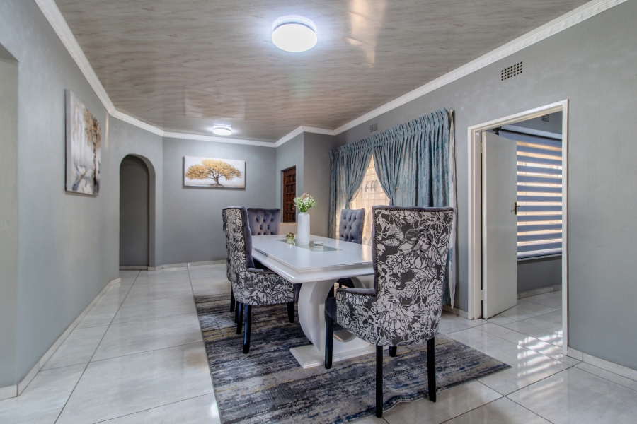 5 Bedroom Property for Sale in Glenanda Gauteng
