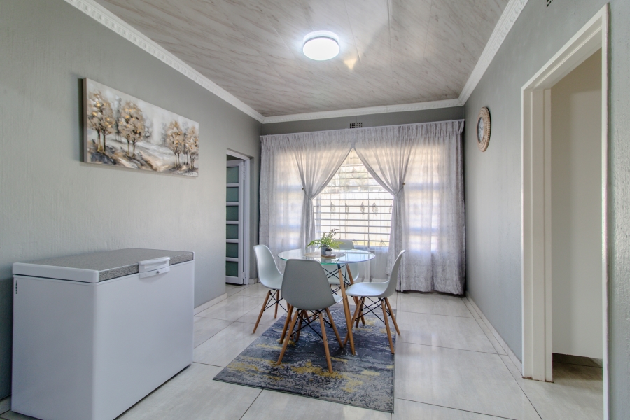 5 Bedroom Property for Sale in Glenanda Gauteng