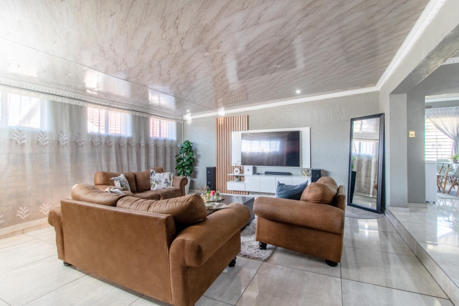 5 Bedroom Property for Sale in Glenanda Gauteng