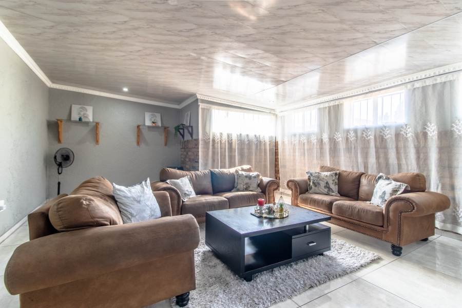 5 Bedroom Property for Sale in Glenanda Gauteng