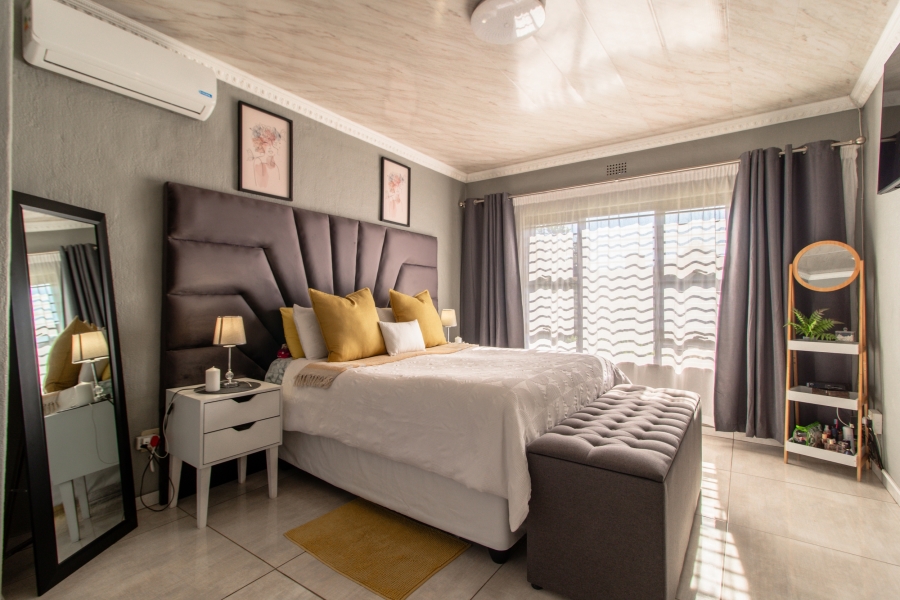 5 Bedroom Property for Sale in Glenanda Gauteng