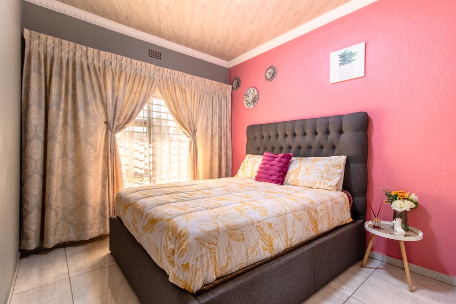 5 Bedroom Property for Sale in Glenanda Gauteng
