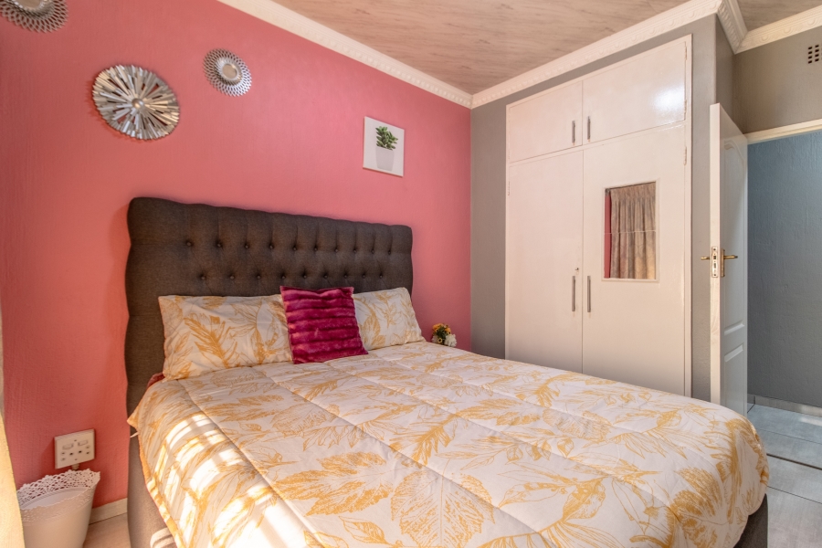 5 Bedroom Property for Sale in Glenanda Gauteng